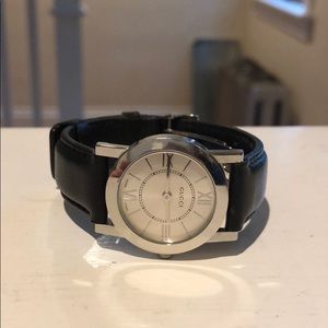Gucci leather watch